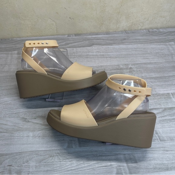 CROCS Brooklyn Ankle Strap Wedge LiteRide Comfort Sandal Beige Brown size 9 - Picture 6 of 16